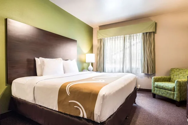 غرفة بسرير كينج، Quality Inn & Suites Bainbridge Island 1/5