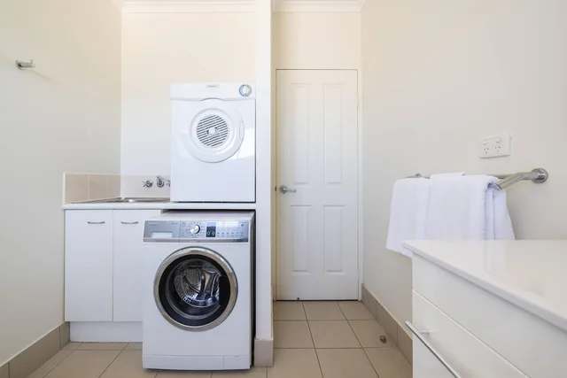 Standard, King Bed, MainStay Suites Townsville 2/2