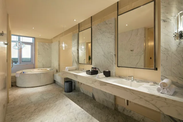 1 Bedroom, Presidential, Suite, King Bed, Hilton Dalian Golden Pebble Beach Resort 2/4