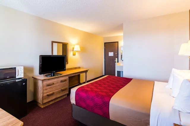 غرفة قياسية بسرير كينج، Econo Lodge Dumas 5/6