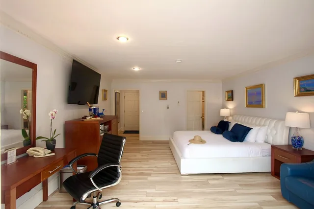 Extra, Deluxe, King Bed, Pleasant Bay Village Resort 2/3