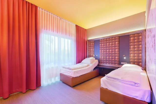 غرفة بسريرين منفصلين، Designhotel + Congress Centrum Wienecke XI 5/10