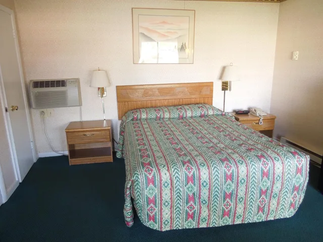 غرفة قياسية بسرير كينج، Value Inn 1/4