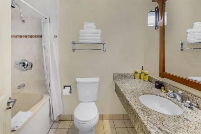 Suite, King Bed, Dining Area, Sofa, Jetted Tub، Best Western Plus High Country Inn 5/8