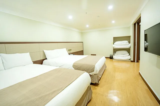 غرفة عائلية بريفيليج بسرير كوين، Staz Hotel Jeju Robero 1/1