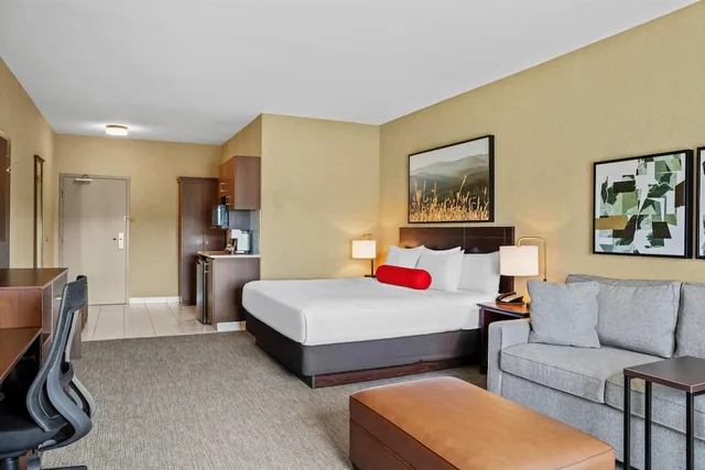 Room, King Bed, Sofa, Ramada By Wyndham Drumheller Hotel & Suites 1/7