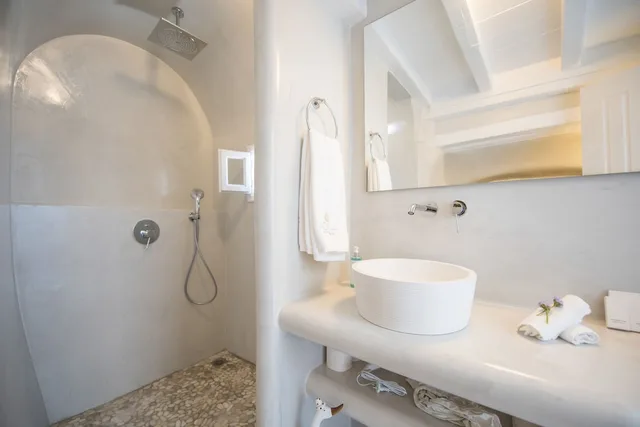 استوديو بسرير كينج وسرير فردي بشرفة بغرفتي نوم مع أريكة، Aqua Luxury Suites 6/8