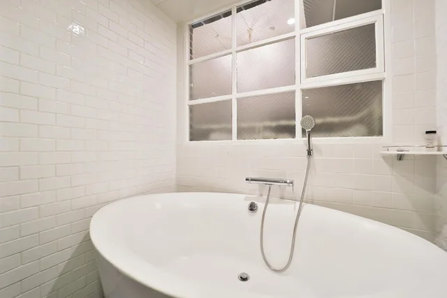 جناح جونيور، February Hotel Hwanggeum 10/10