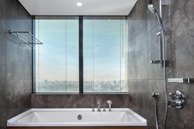 جناح ركني بسرير كينج مع أريكة مع دخول الصالة، Sheraton Grand Istanbul Atasehir 7/7
