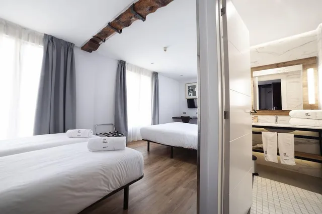 غرفة رباعية بسريرين منفصلين، Petit Palace Arana 2/2