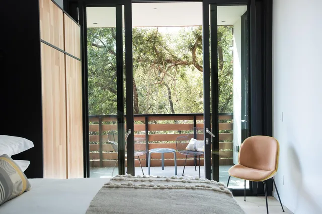 جناح، Harmon Guest House 2/6