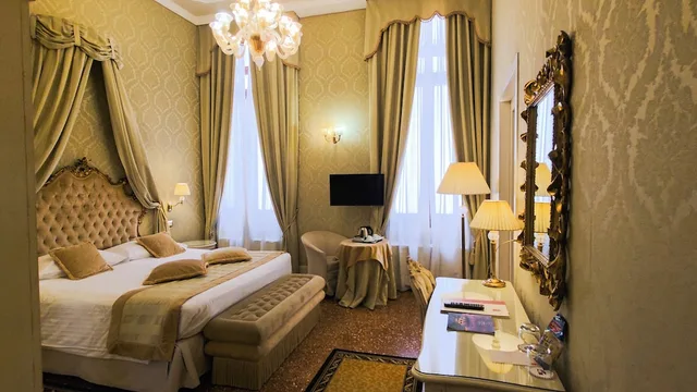 Master, Suite, Queen Bed, Sofa، Al Duca Venezia 3/10