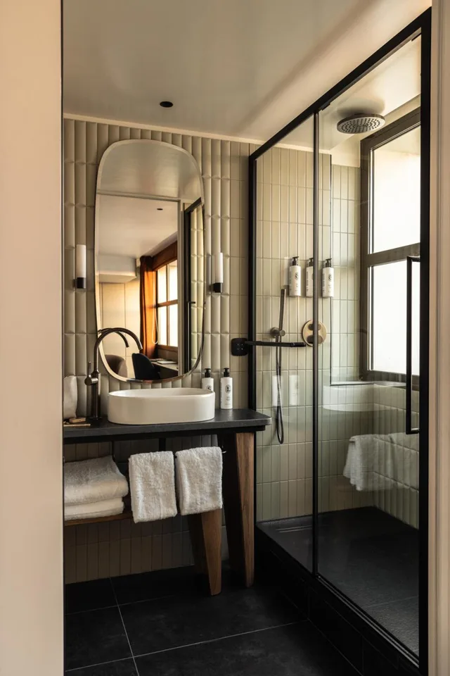 جناح بسرير كينج مع أريكة، Hotel Dame des Arts 2/2