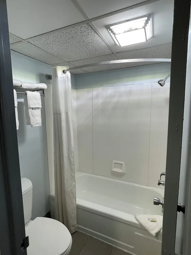 Efficiency, Queen Bed، Days Inn by Wyndham Salina South 6/10