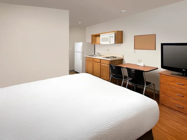 غرفة قياسية بسرير كوين، WoodSpring Suites Council Bluffs 5/7