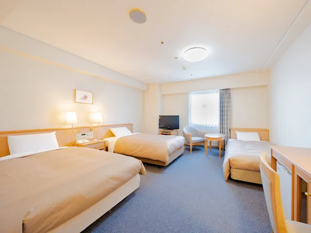 غرفة كبيرة بسريرين منفصلين وثلاثة أسرّة مع سرير إضافي، Hotel Grand Terrace Obihiro Ex Obihiro Tokyu Inn 1/3