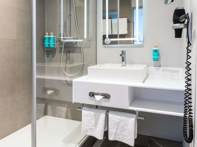 غرفة سوبيريور بسرير كوين مع أريكة، NOVOTEL HAMBURG CITY ALSTER 2/3