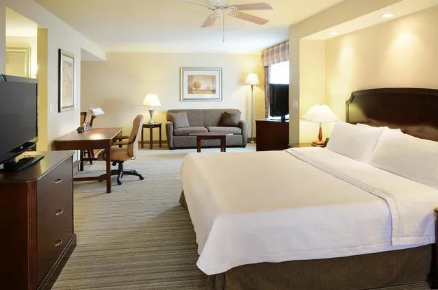جناح استوديو بسرير كينج مع أريكة لذوي الإعاقة، Homewood Suites By Hilton Burlington 1/6