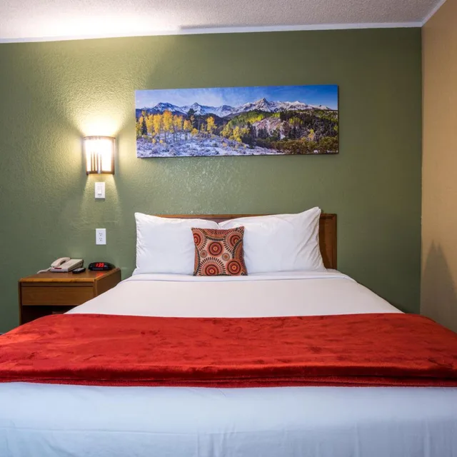 غرفة بسرير كوين، Red River Inn 8/10