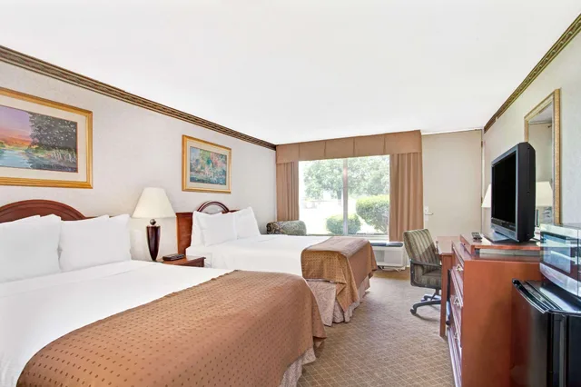 غرفة بسريرين مزدوجين، Days Inn by Wyndham Forrest City 2/3