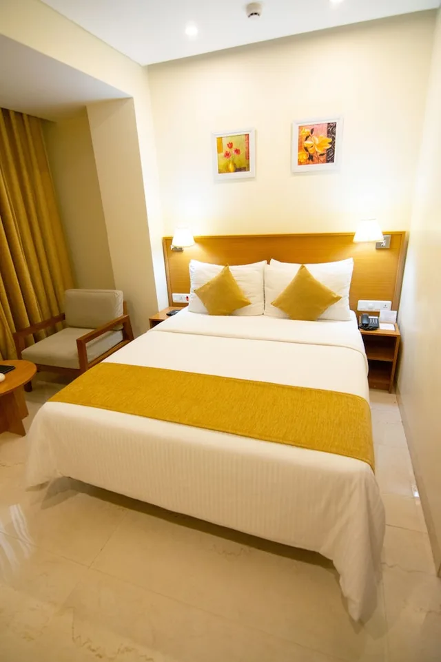 غرفة سوبيريور بسرير كوين، Classic Grande Imphal, a member of Radisson Individuals 3/10