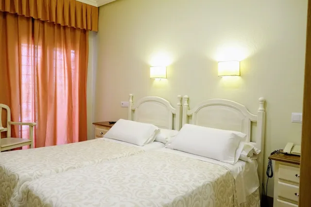 Standard, Double Bed, Hostal Toledo 4/10
