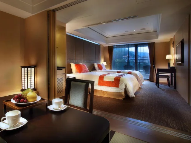 غرفة بسريرين منفصلين بإطلالة على البحيرة، Sun Moon Lake Hotel 1/2