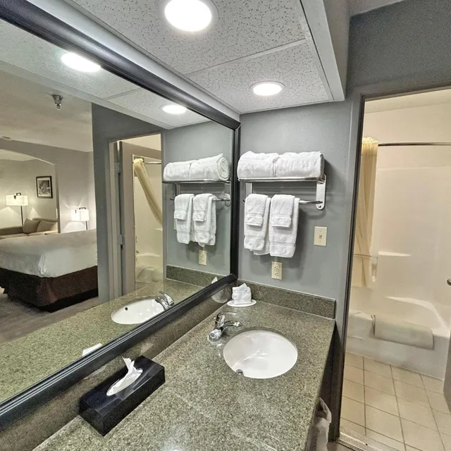 غرفة بسرير كوين مع أريكة، SureStay Plus by Best Western Cannon A.F.B. 3/5