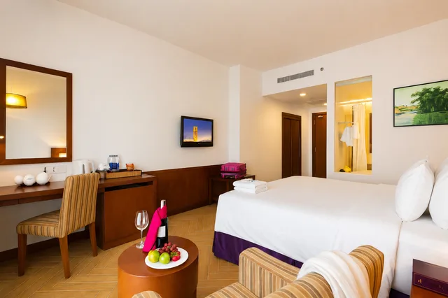 غرفة ديلوكس بسرير كينج بإطلالة على البحر، TTC Hotel - Michelia 8/10
