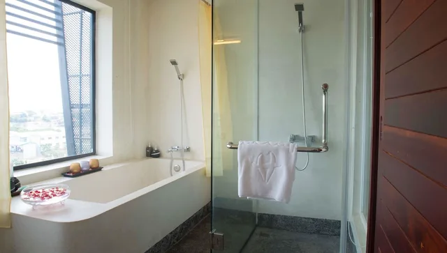 Mekong, Deluxe, King Bed, River View، Almond Bassac River Hotel 7/8