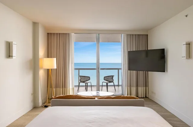 غرفة بسرير مزدوج، Eden Roc Miami Beach 2/4