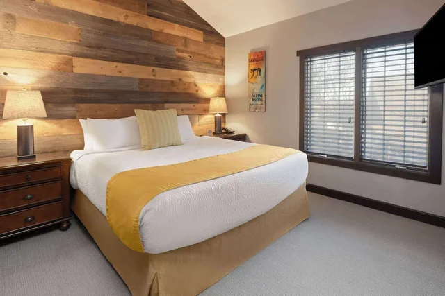 Loft, Studio, King Bed, Sofa, Pet Friendly، Corduroy Inn and Lodge, Trademark Collection by Wyndham 1/6