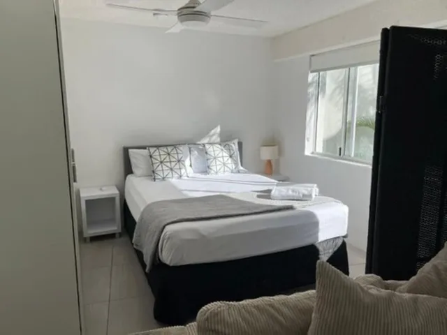 Superior, Studio, Suite, Queen Bed, Beachside Mooloolaba 2/3