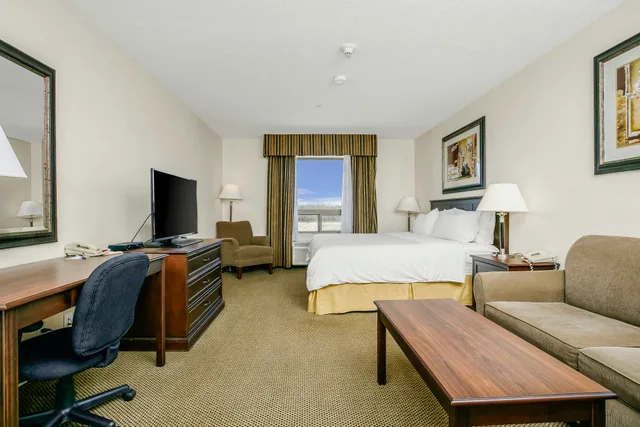 Leisure, King Bed، Holiday Inn Express Suites Slave Lake 1/2