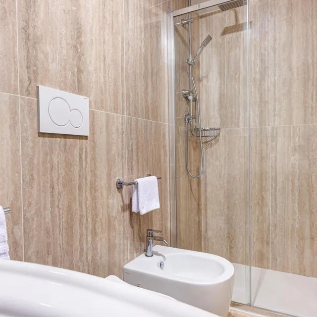 غرفة متصلة، Hotel Gallia 9/10