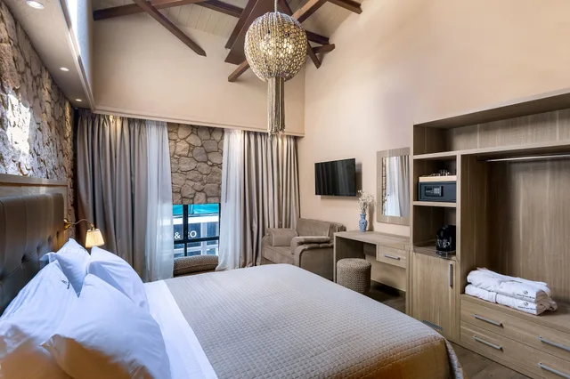 جناح بسرير كوين مع أريكة، Athens Manor Houses 1/10