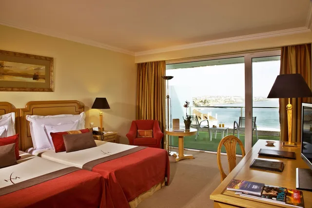 غرفة ديلوكس بسرير مزدوج بشرفة بإطلالة جزئية على البحر، CASCAIS MIRAGEM 2/4