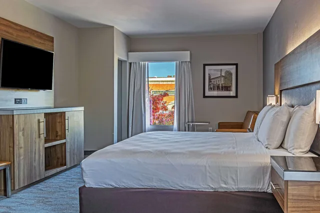 غرفة قياسية بسرير كينج بإطلالة على المدينة، The Penn Stroud Stroudsburg - Poconos, an Ascend Collection Hotel 5/10