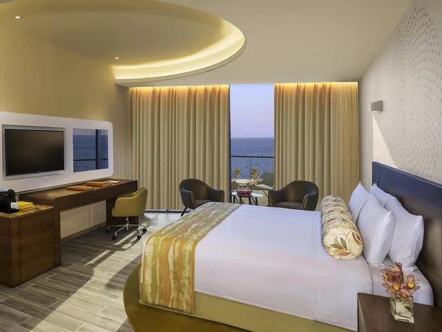Deluxe, King Bed, Partial Palm Sea View, Balcony، The Retreat Palm Hotel Dubai - MGallery Collection 2/10