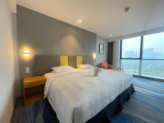 غرفة بسريرين منفصلين وسرير كينج، Holiday Inn Express Zhengzhou Zhengdong 2/6