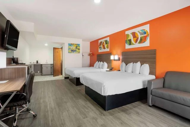 غرفة قياسية بسريرين كوين مع أريكة، Best Western Statesville Inn 3/9