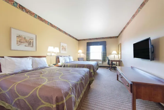 غرفة قياسية بسريرين كوين للمدخنين، Super 8 by Wyndham Fort Worth Stockyards 1/5