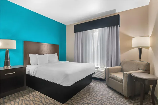 جناح بسريرين كوين مع أريكة، Best Western Plus Hiawatha Hotel 1/5