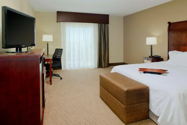 Room, King Bed, Bay Front, Sofa, Accessible، Hampton Inn And Suites Ocean City Bayfront Convention Center 3/5