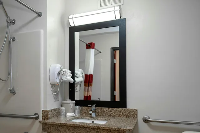 غرفة ديلوكس بسريرين كوين لذوي الإعاقة، Red Roof Inn & Suites Dover Downtown 5/6