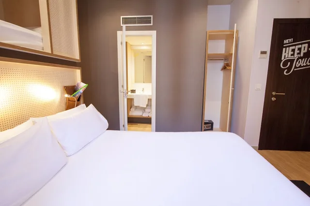 غرفة عائلية بسرير كوين وسرير بطابقين، Toc Hostel Madrid 2/5