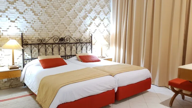 غرفة قياسية بسرير مزدوج أو سريرين منفصلين بحمام خاص، Ras el Ain Tozeur Golden Yasmin 1/3