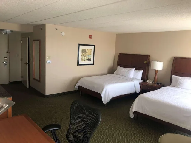غرفة بسرير مزدوج لذوي الإعاقة، Hilton Garden Inn Addison, IL 3/3