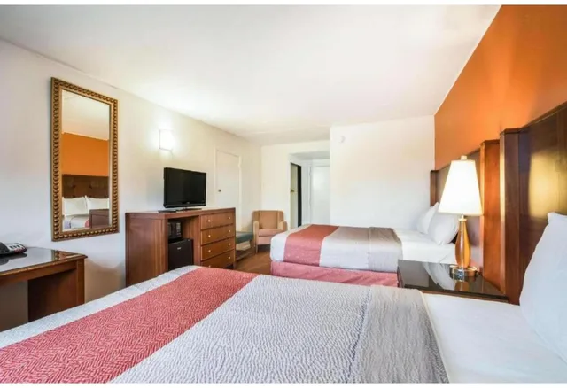 2 Full Beds - Non-Smoking، Motel6 Tinton Falls, NJ - Neptune 5/10