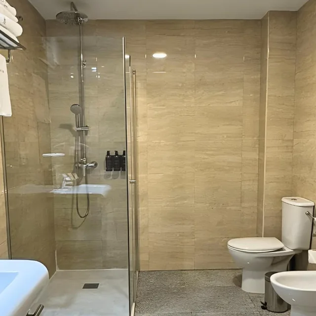 جناح جونيور، Hotel Finca Los Abetos 7/9